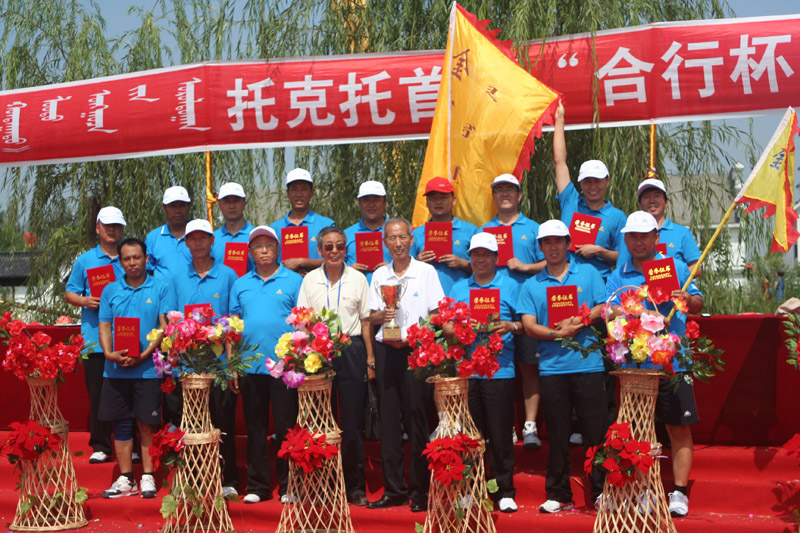 公司代表队参与全县首届龙舟角逐并获得冠军